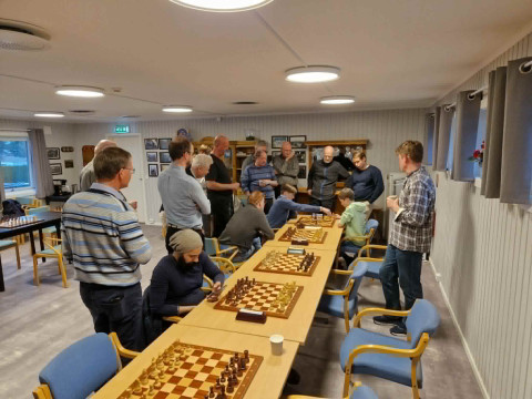 Utrolig spennende hurtigsjakkturnering med 21 deltakere